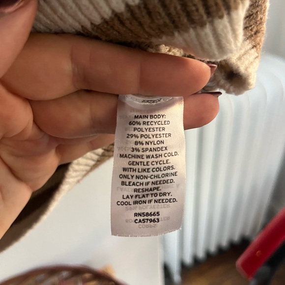 Abound Checkered Sweater Vest - Picture 4 of 5